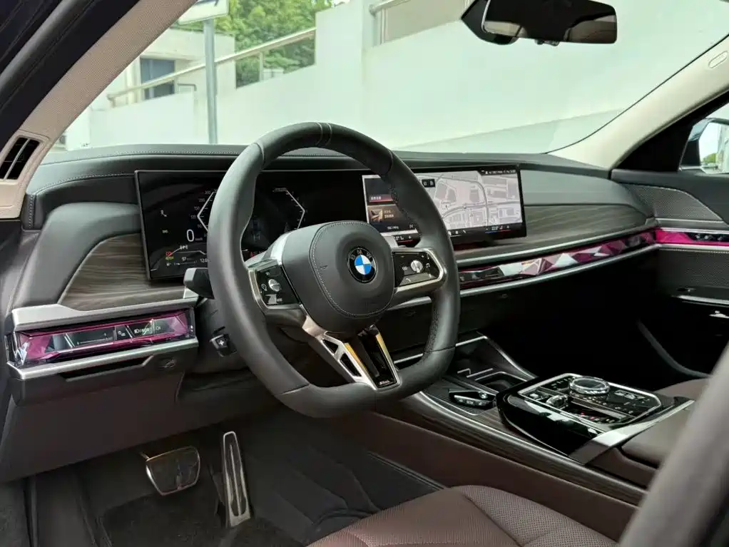 BMW 7 Series — фото 10
