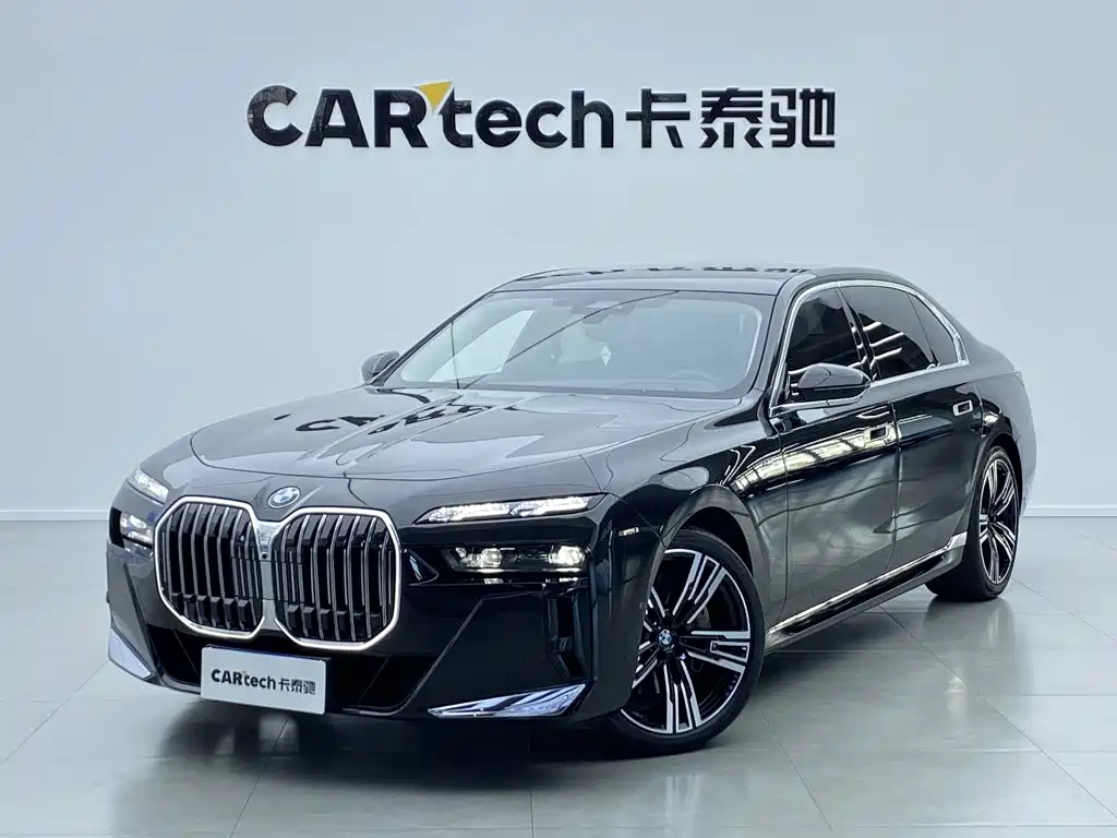 BMW 7 Series — фото 1