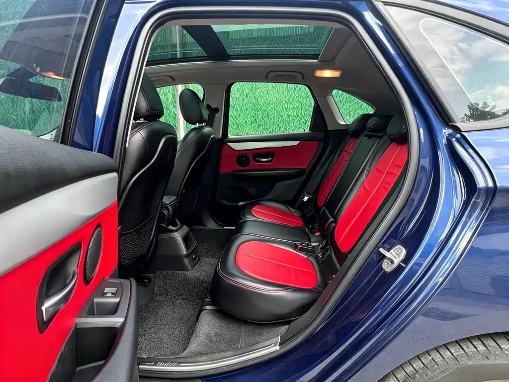 BMW 2 Series Active Tourer — фото 8