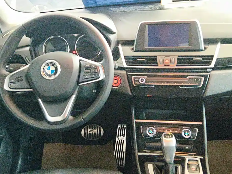 BMW 2 Series Active Tourer — фото 11