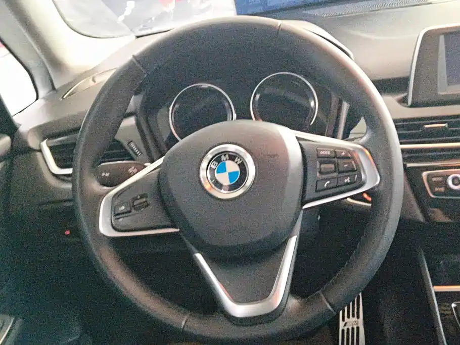 BMW 2 Series Active Tourer — фото 14