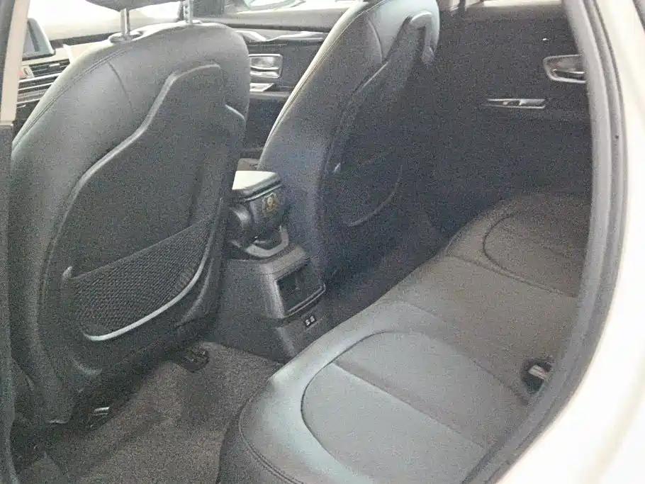 BMW 2 Series Active Tourer — фото 10