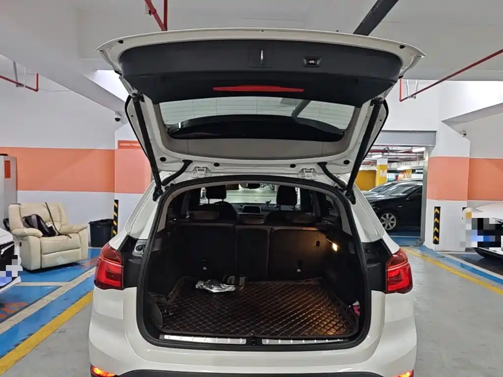 BMW X1 — фото 18