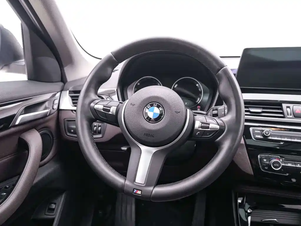 BMW X1 — фото 18