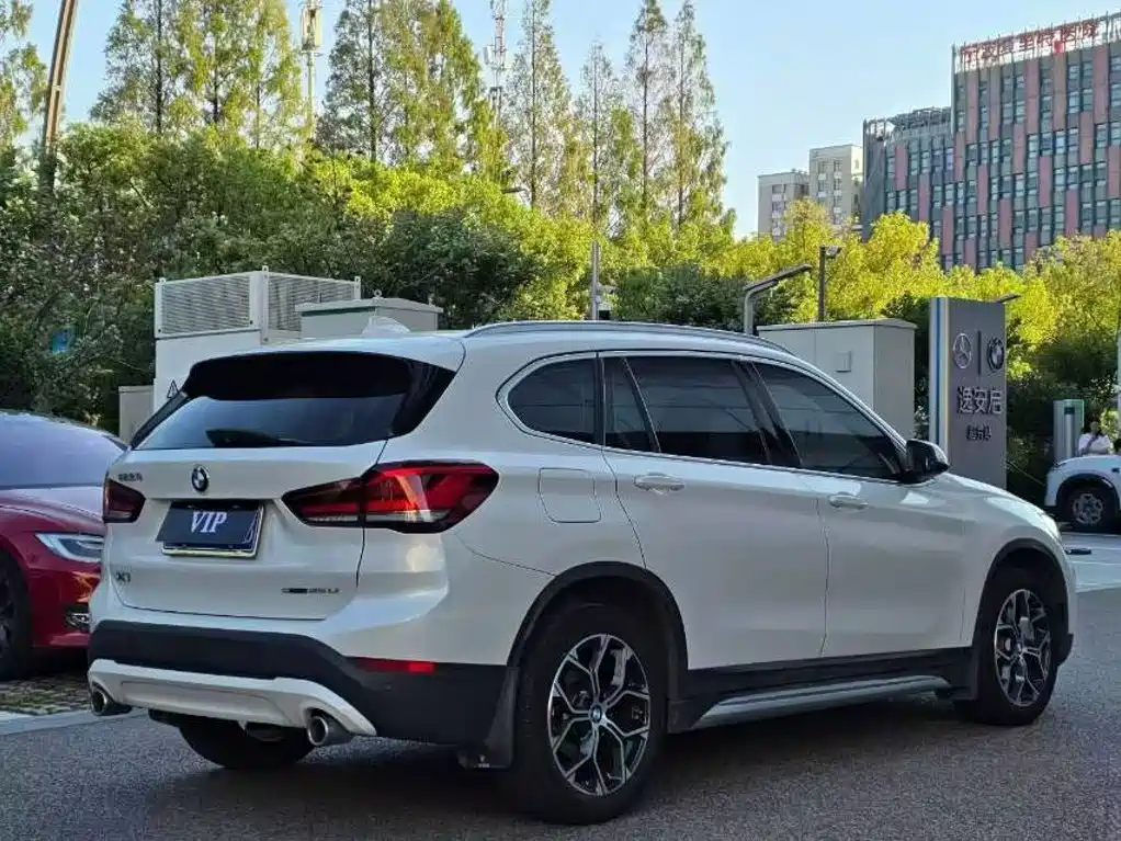 BMW X1 — фото 9