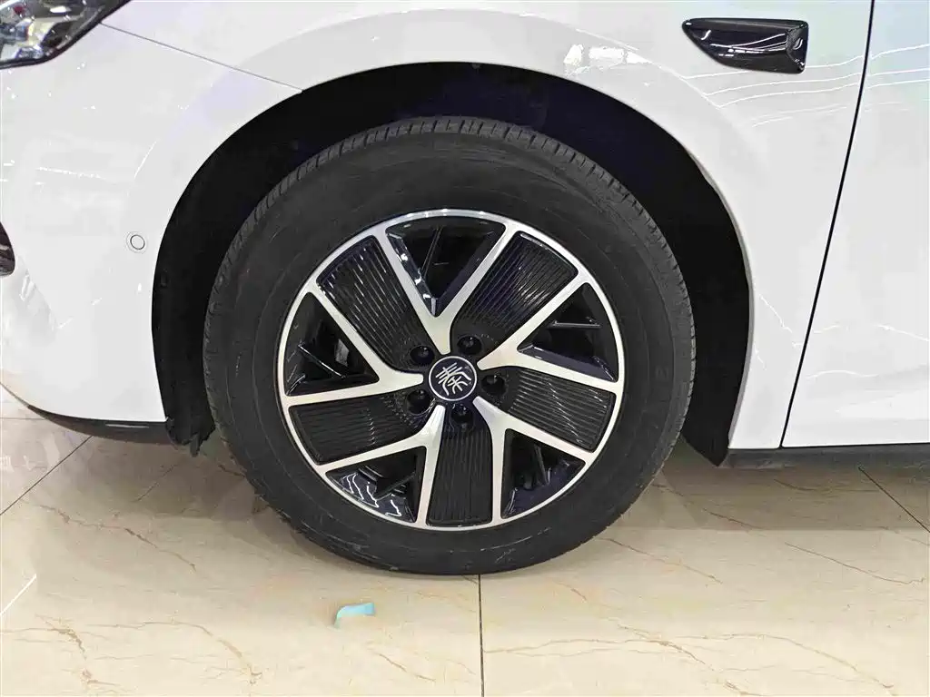 BYD Qin L — фото 10