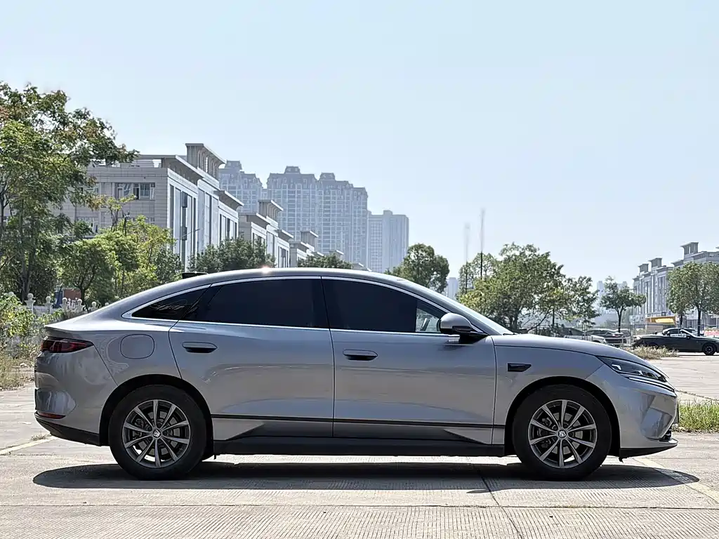 BYD Qin L — фото 8