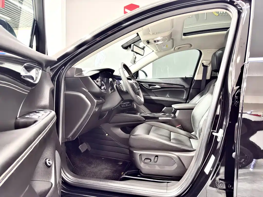 Buick Envision Plus — фото 4