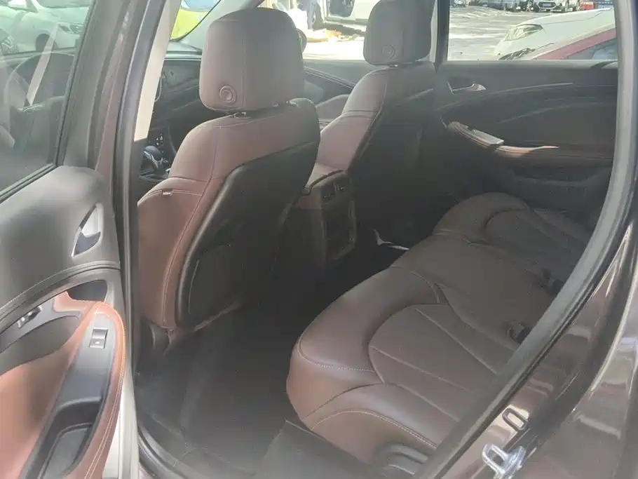Buick Envision Plus — фото 11