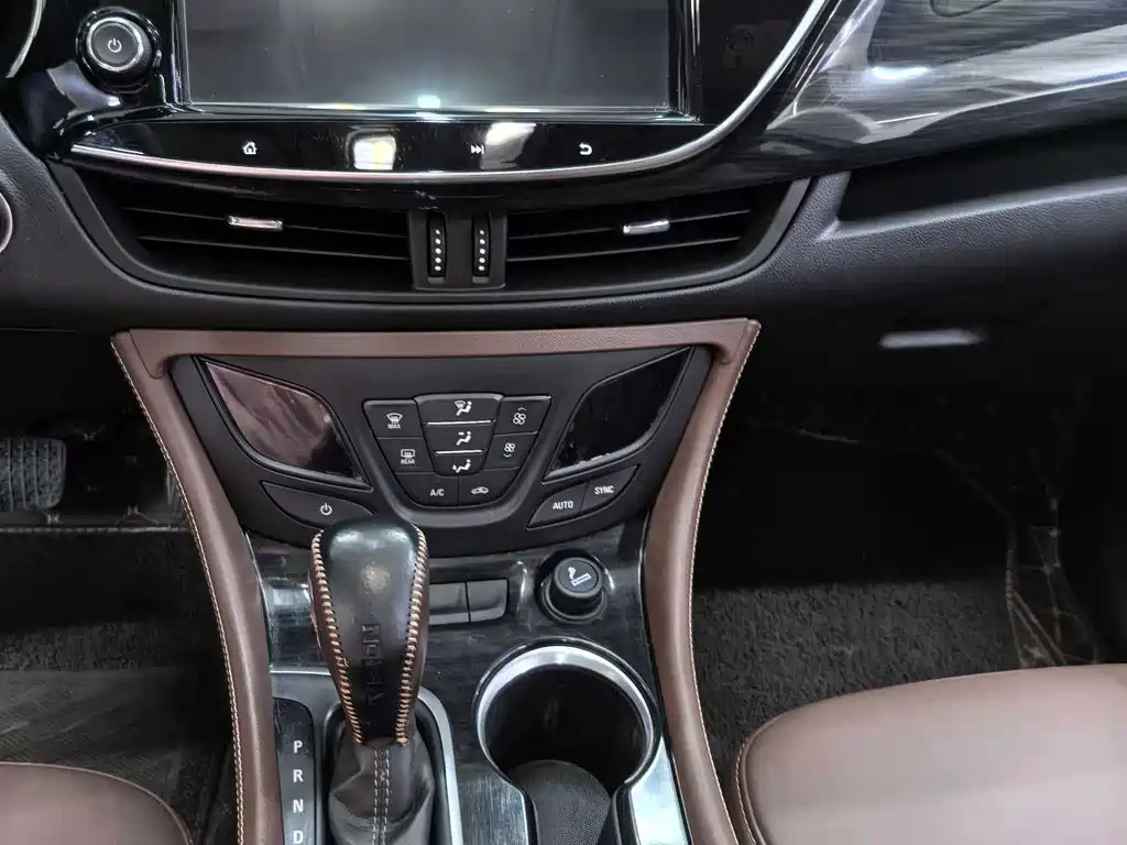 Buick Envision Plus — фото 11