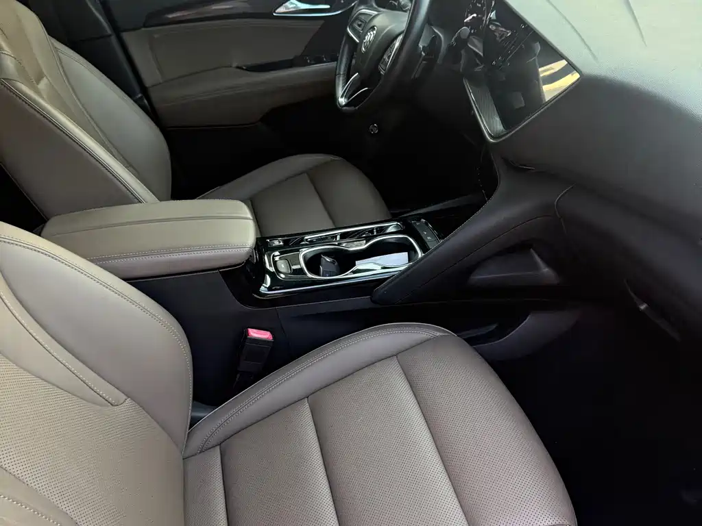 Buick Envision Plus — фото 9