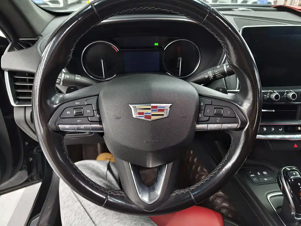 Cadillac CT5 — фото 6