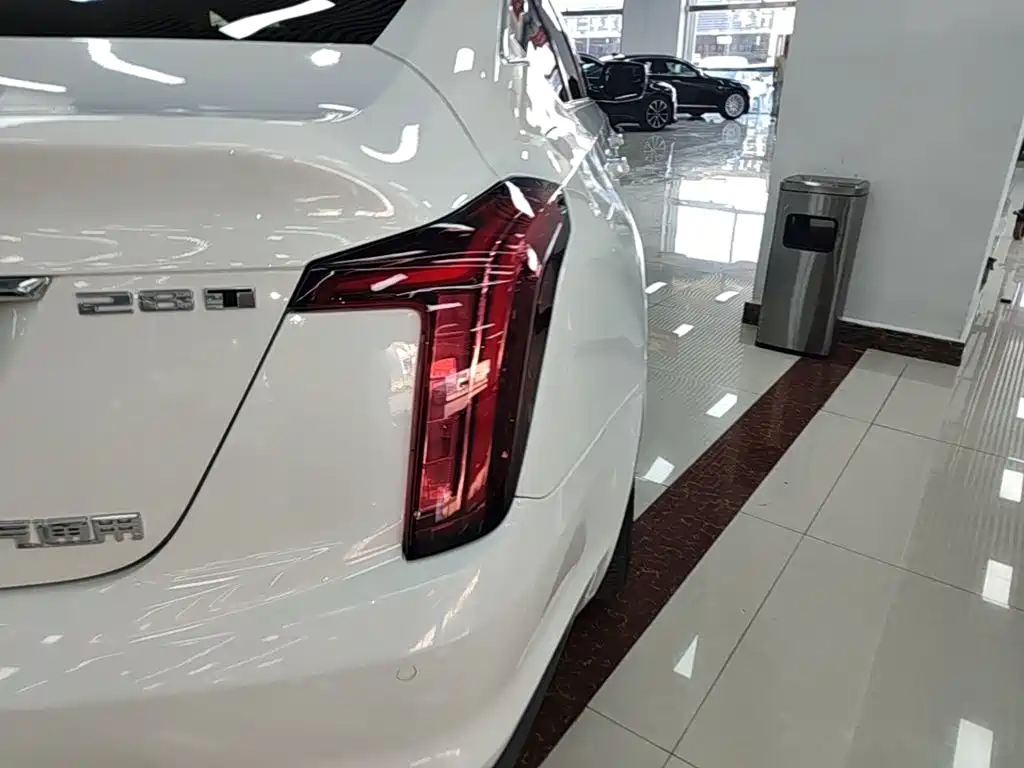 Cadillac CT5 — фото 8