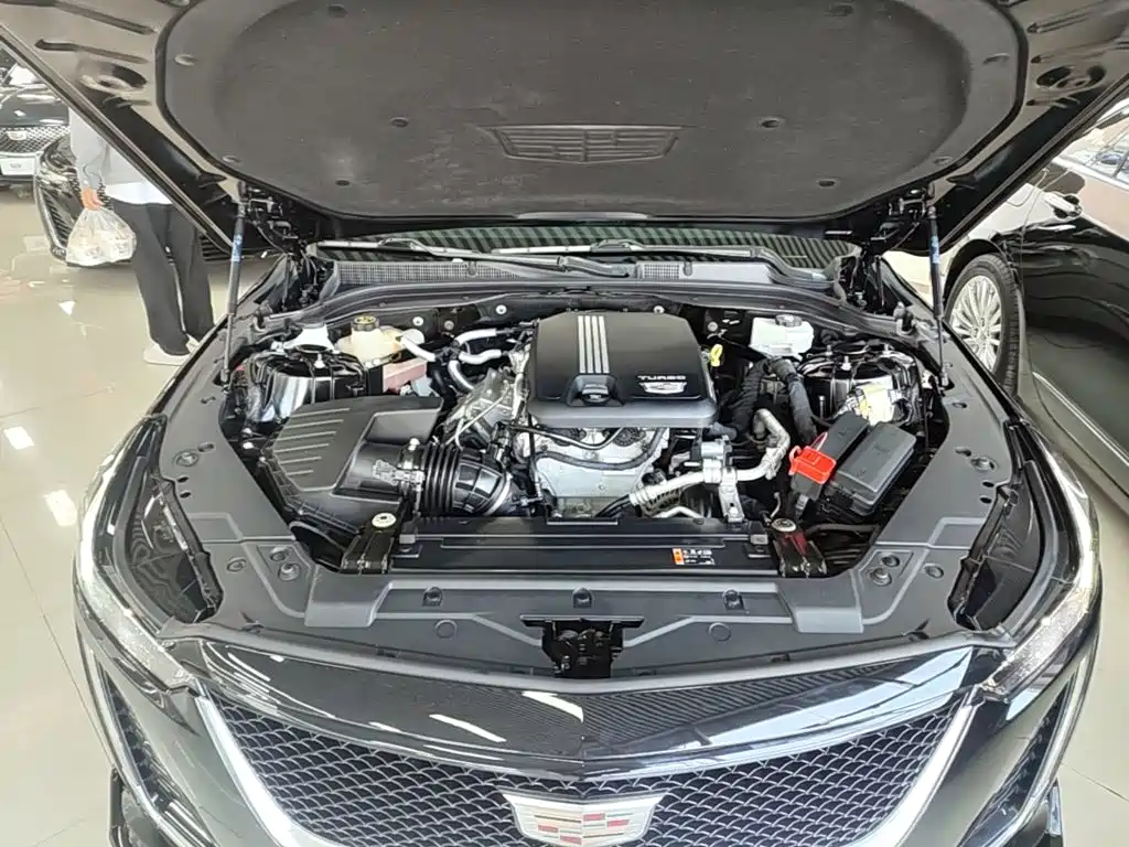 Cadillac CT5 — фото 19