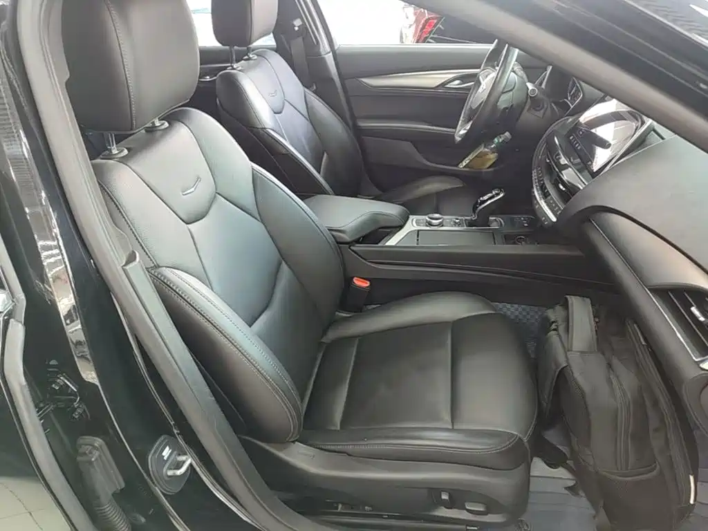 Cadillac CT5 — фото 24
