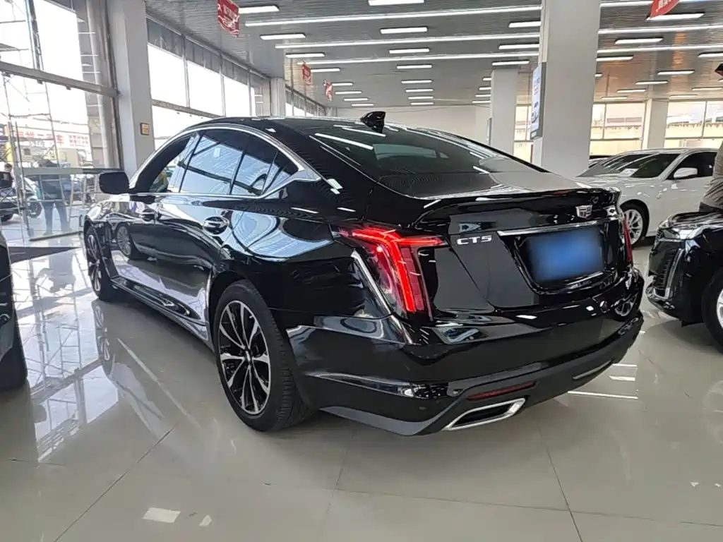 Cadillac CT5 — фото 4