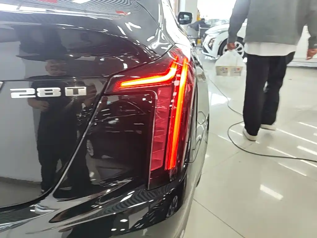 Cadillac CT5 — фото 7