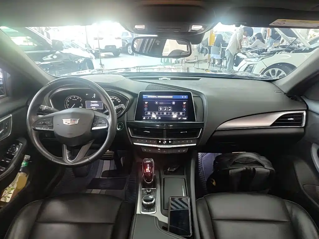 Cadillac CT5 — фото 9
