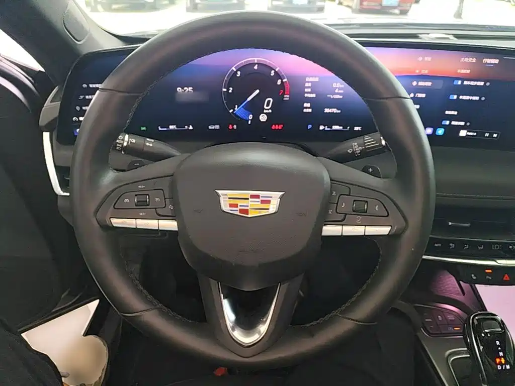 Cadillac CT5 — фото 11
