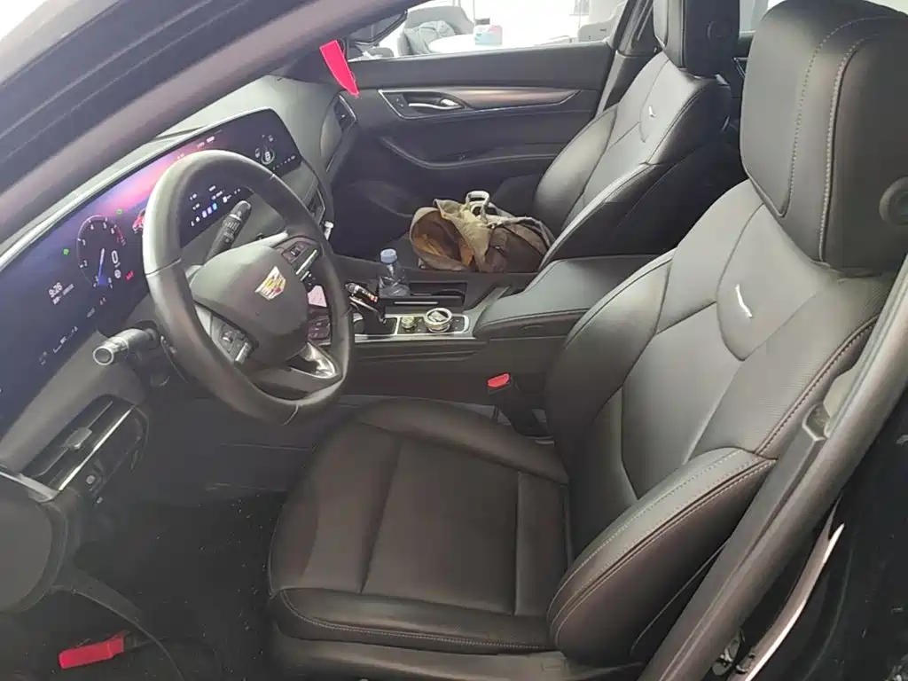 Cadillac CT5 — фото 15