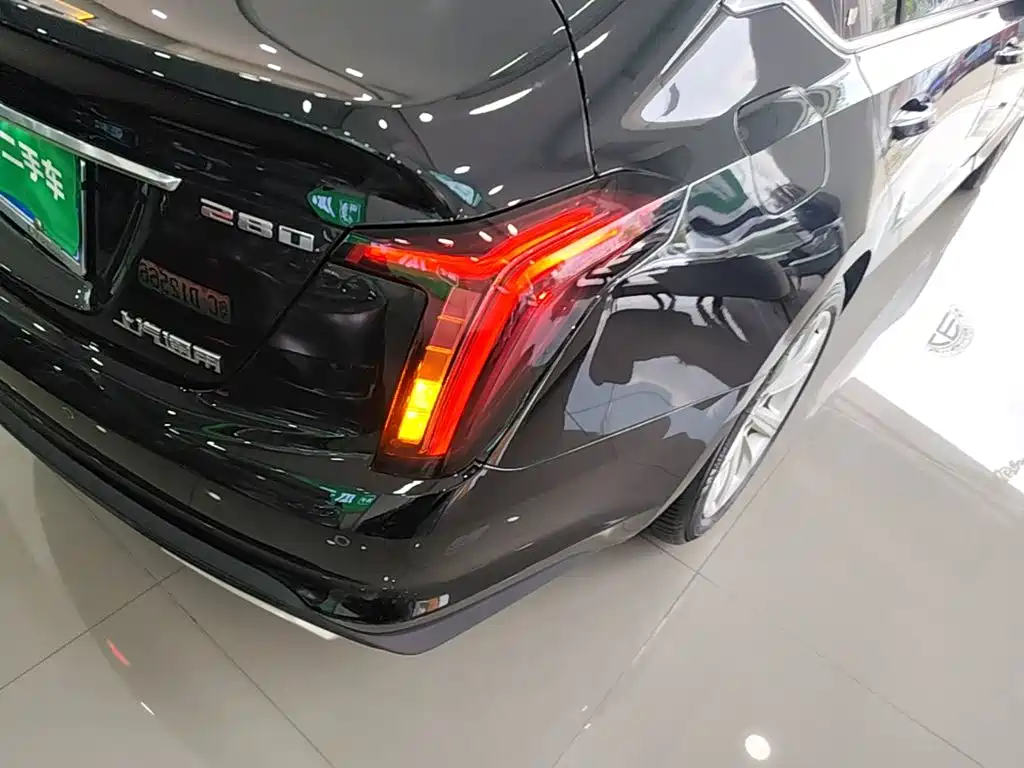 Cadillac CT5 — фото 8