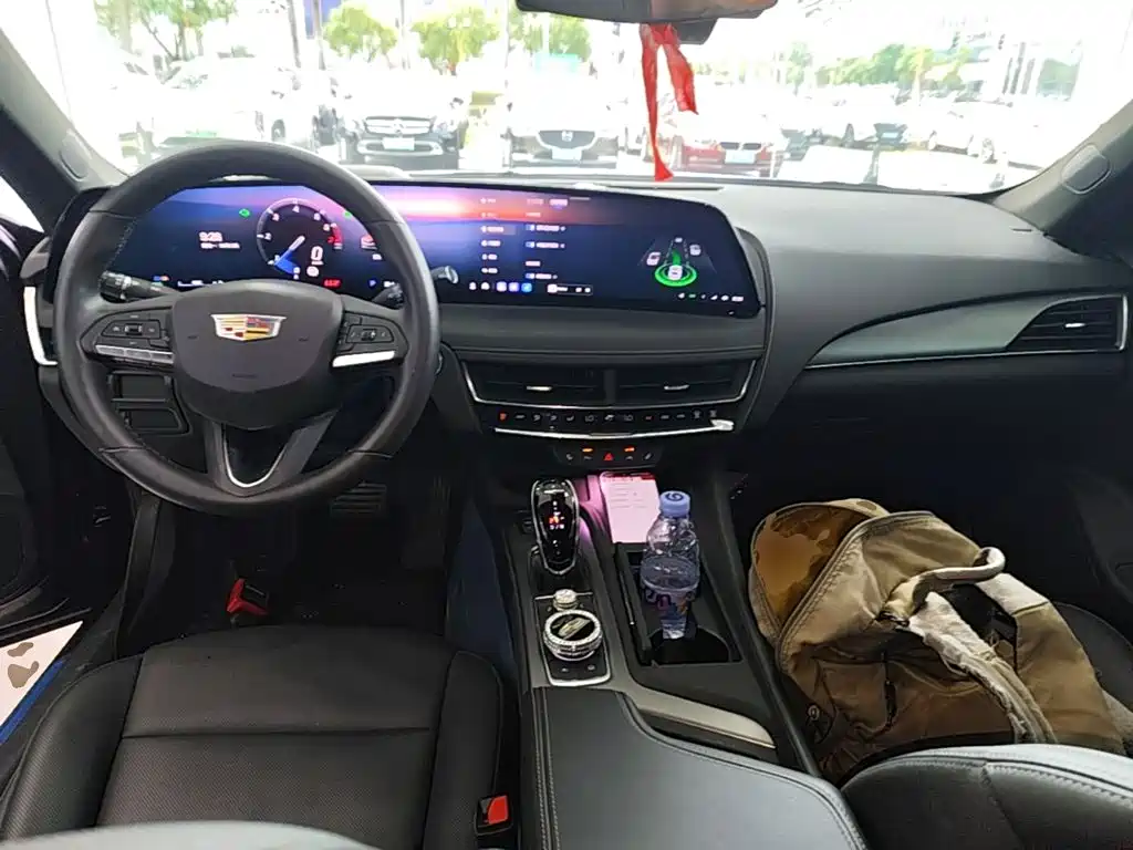 Cadillac CT5 — фото 10