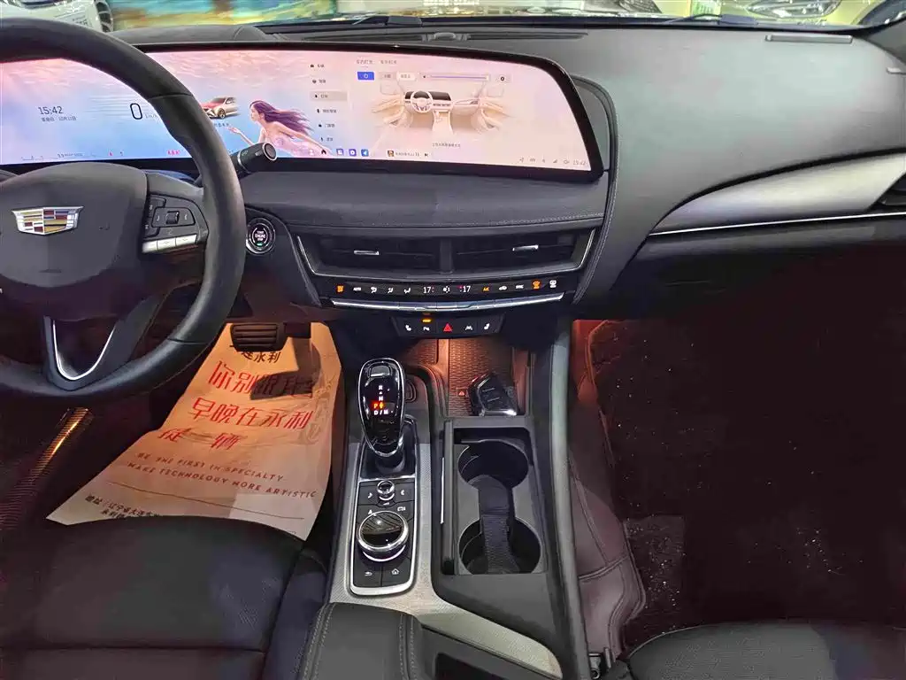 Cadillac CT5 — фото 9
