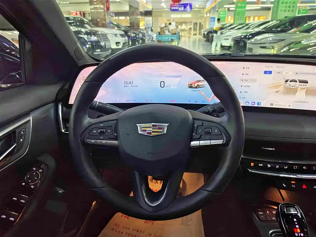 Cadillac CT5 — фото 10