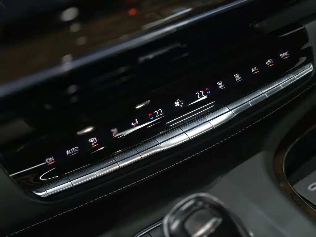 Cadillac Escalade — фото 9