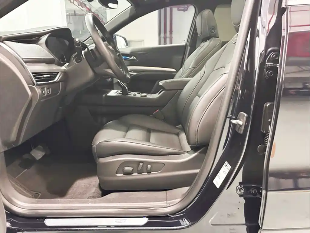 Cadillac XT4 — фото 11