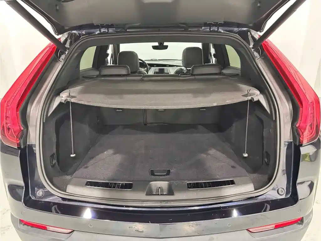 Cadillac XT4 — фото 13