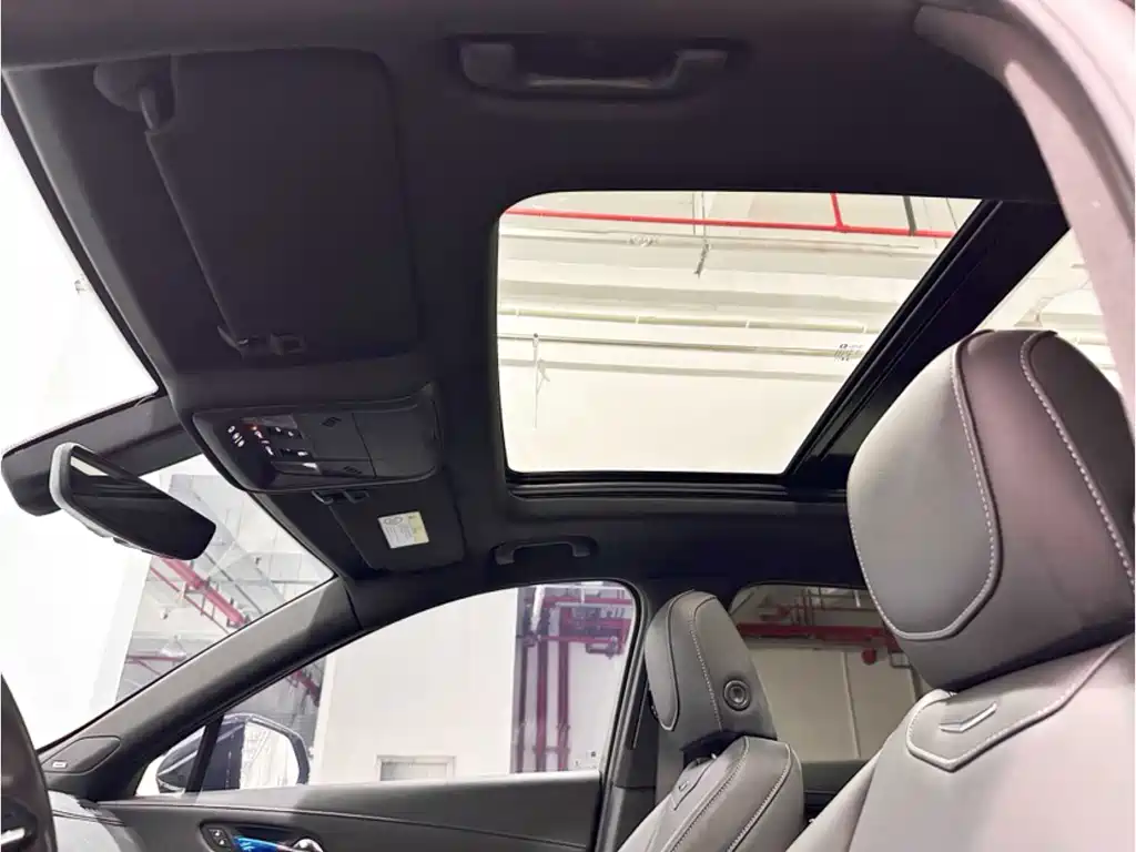 Cadillac XT4 — фото 10