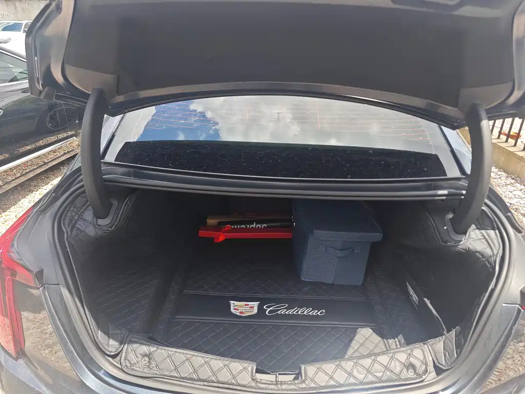 Cadillac CT5 — фото 11
