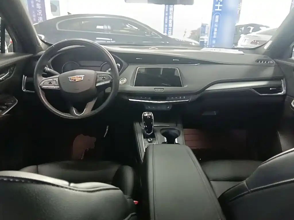 Cadillac XT4 — фото 9