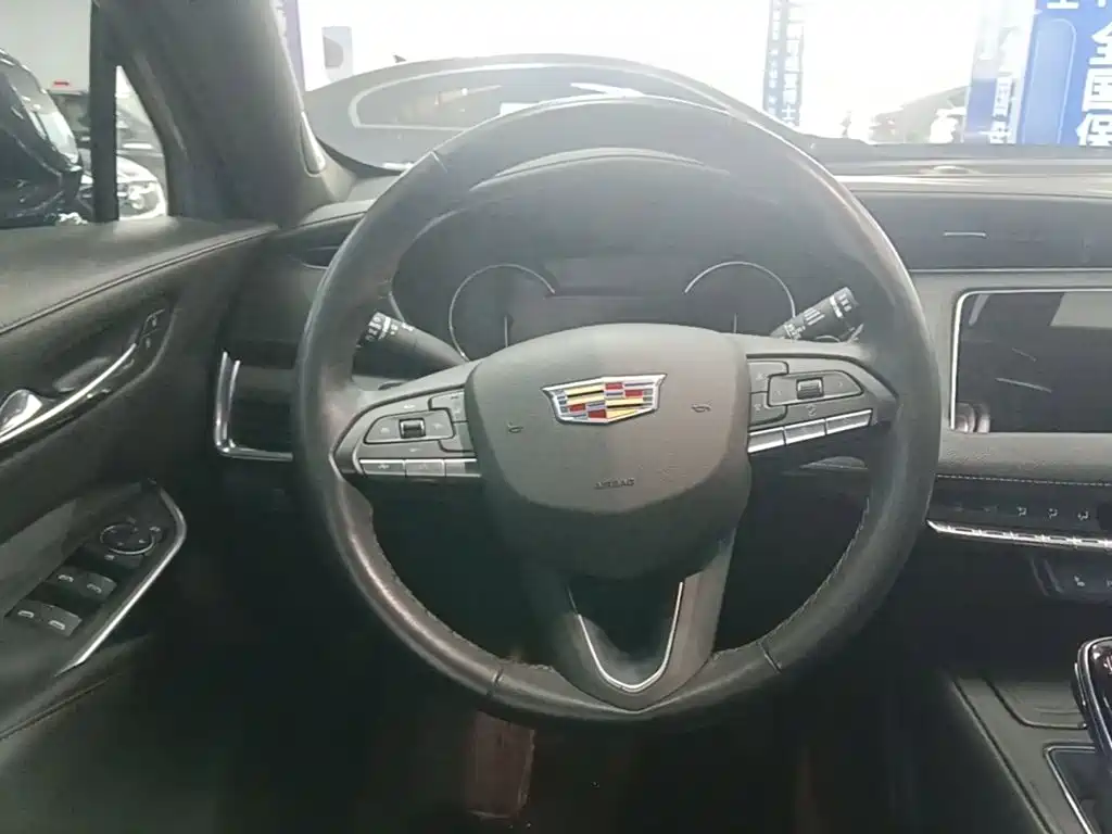 Cadillac XT4 — фото 10