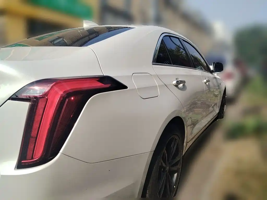 Cadillac CT4 — фото 4