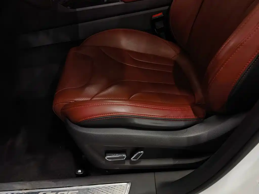 Changan CS85 COUPE — фото 20