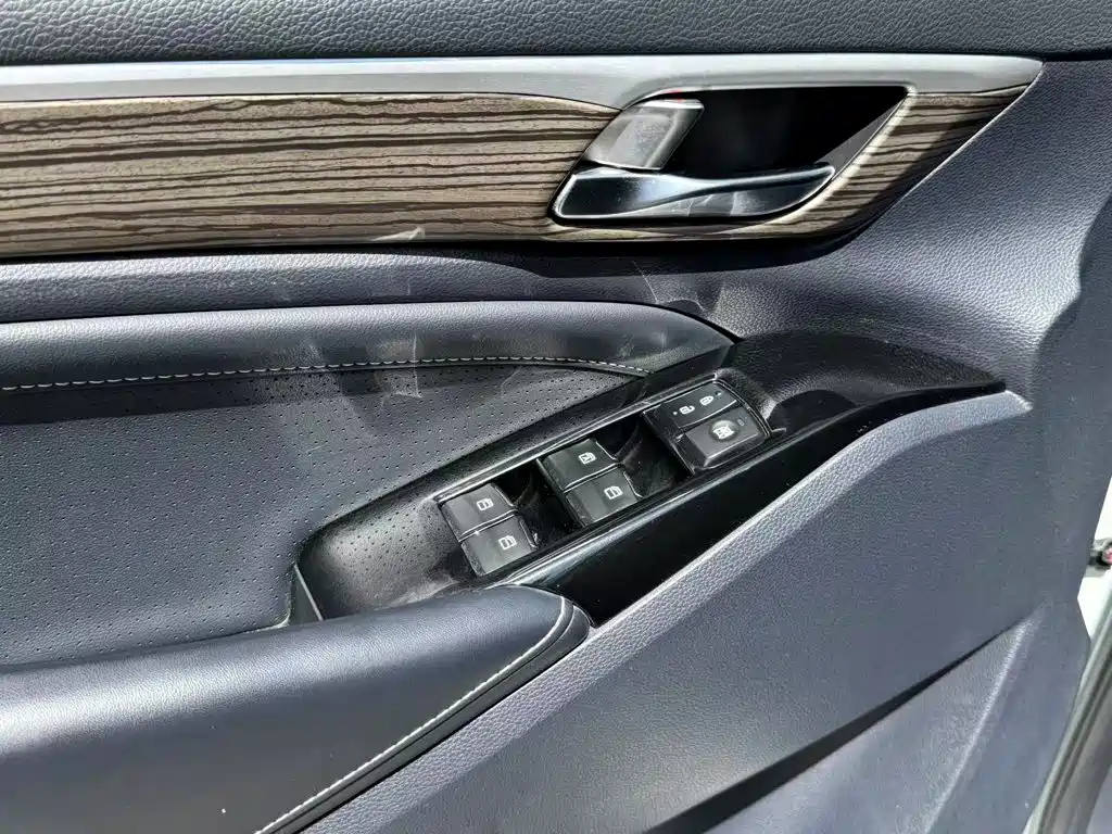 GAC Motor Trumpchi M8 — фото 17