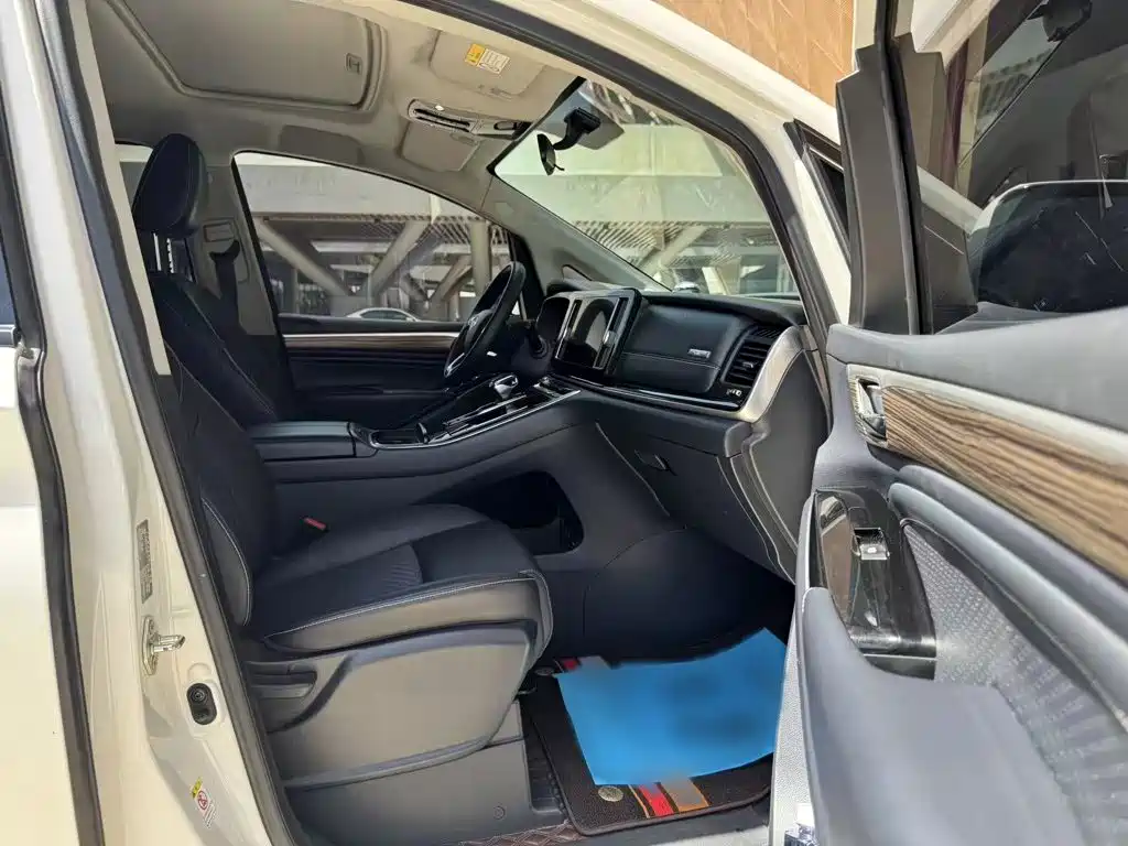 GAC Motor Trumpchi M8 — фото 19