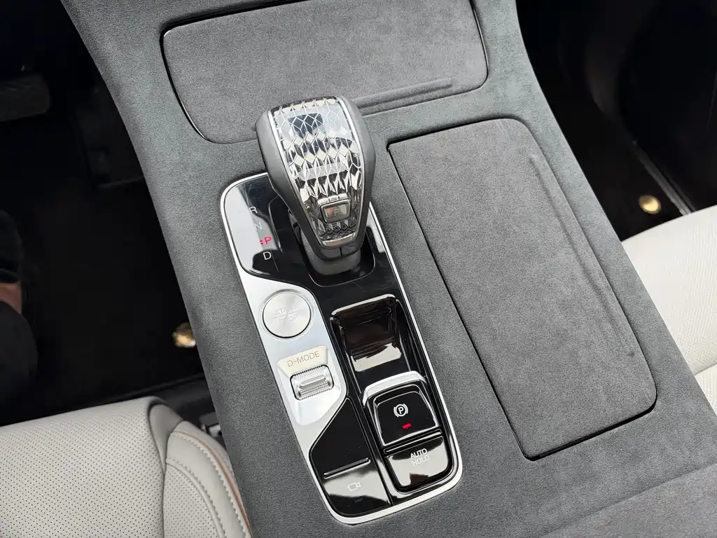 GAC Motor Trumpchi M8 — фото 17