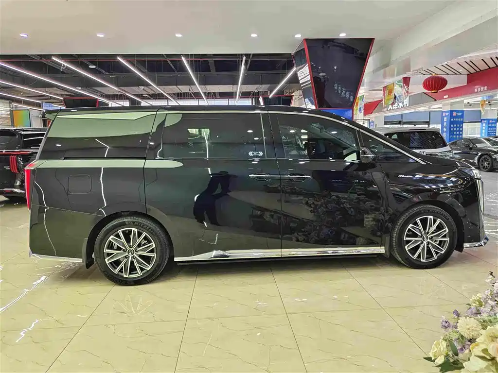 GAC Motor Trumpchi M8 — фото 17