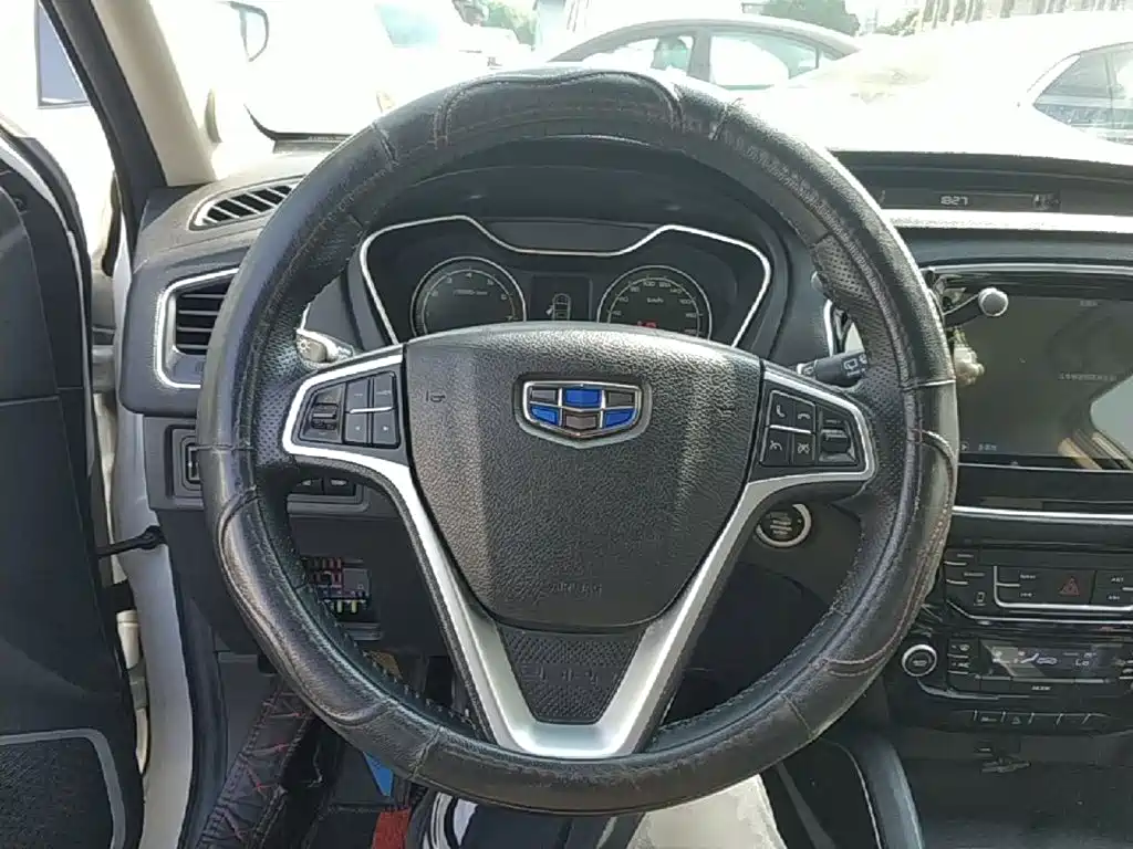 Geely Vision X6 — фото 11