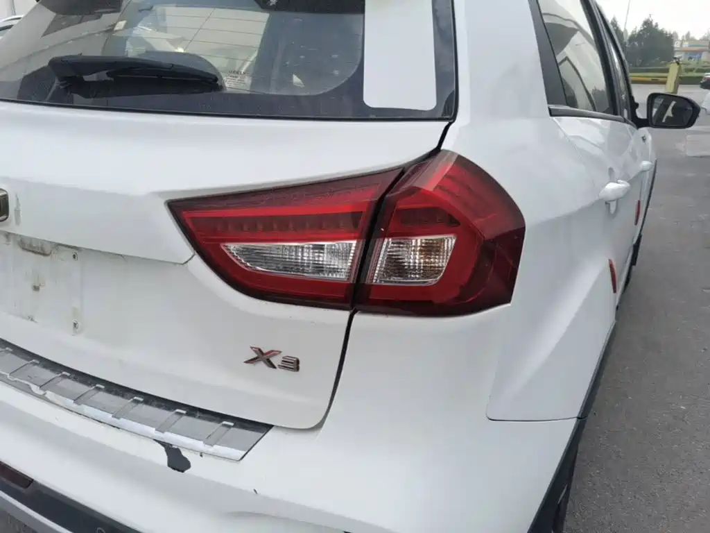 Geely Vision X3 — фото 7