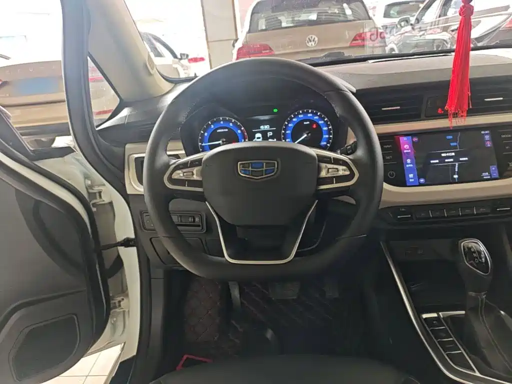 Geely Vision X3 — фото 11