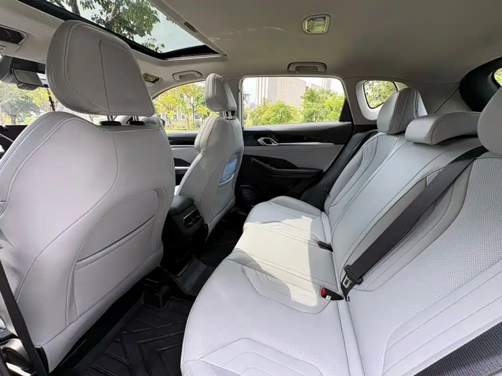 Geely Binyue — фото 11