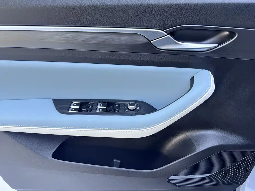 Geely Emgrand S — фото 8