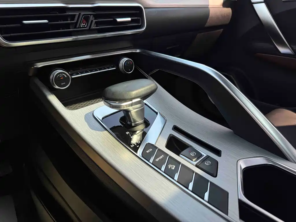 Geely Binyue — фото 13