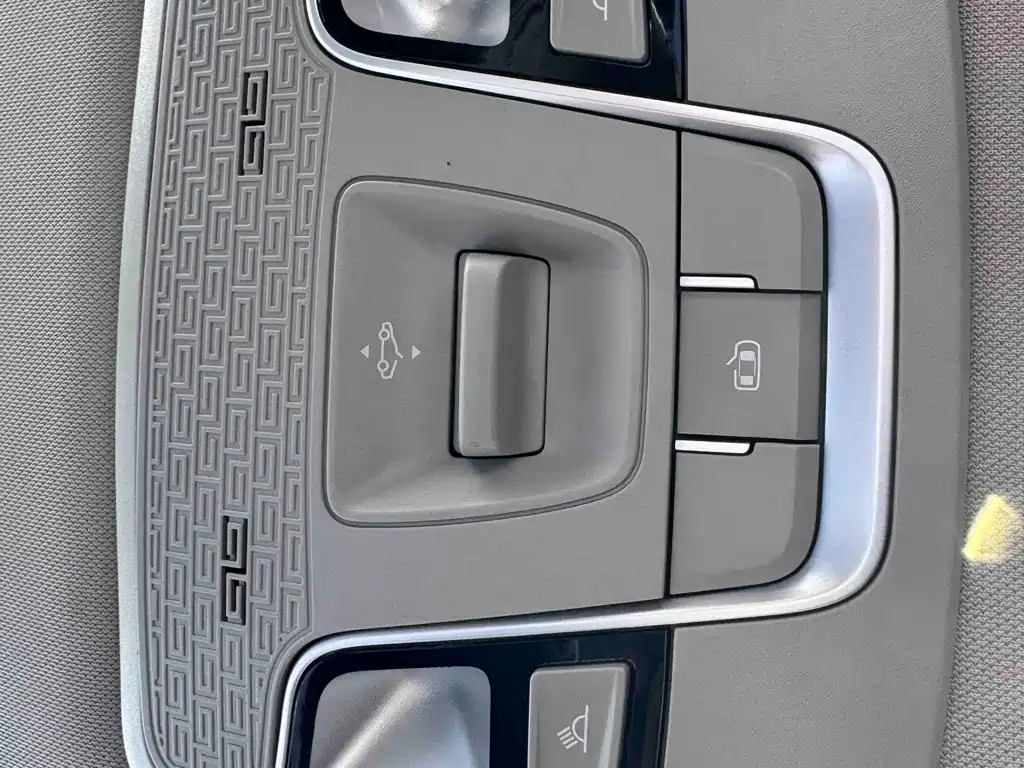 Geely Binyue — фото 14