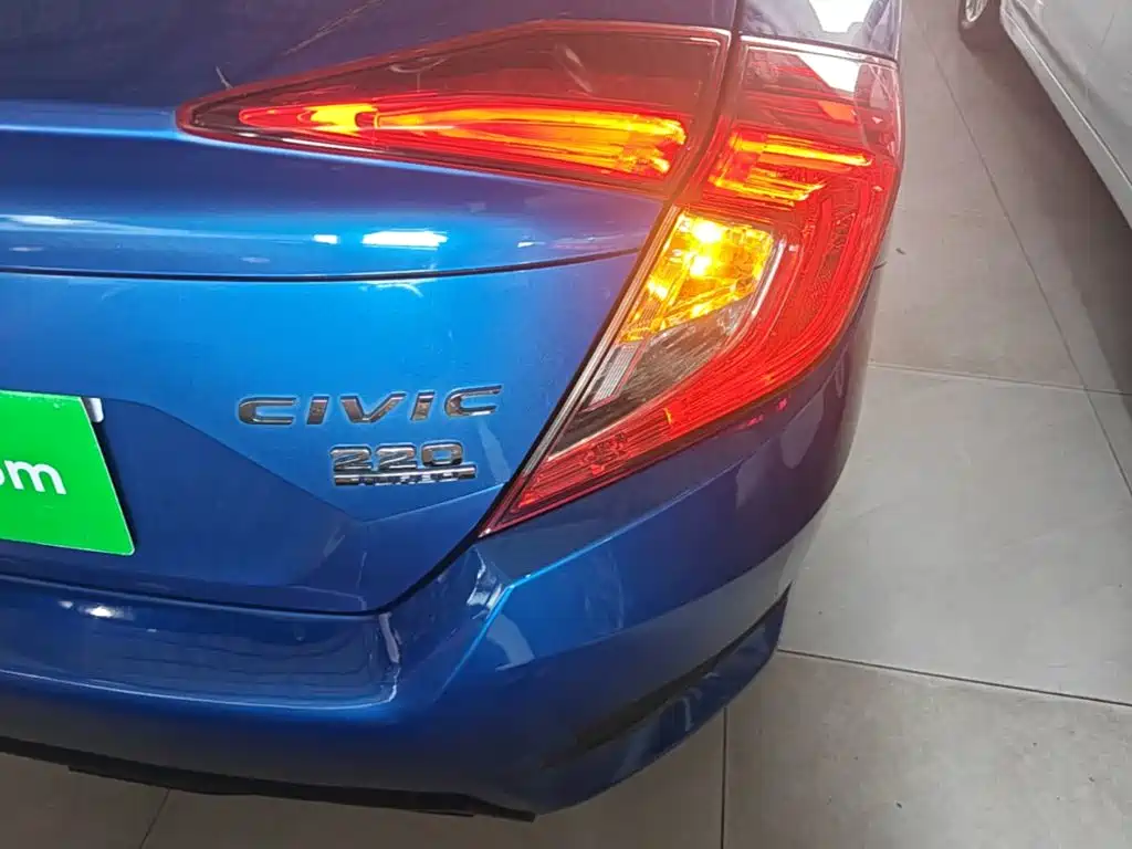 Honda Civic — фото 8