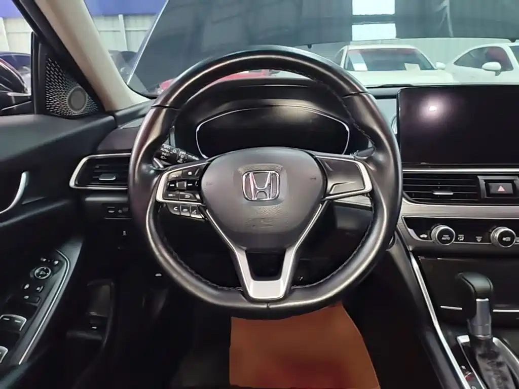 Honda Accord — фото 10